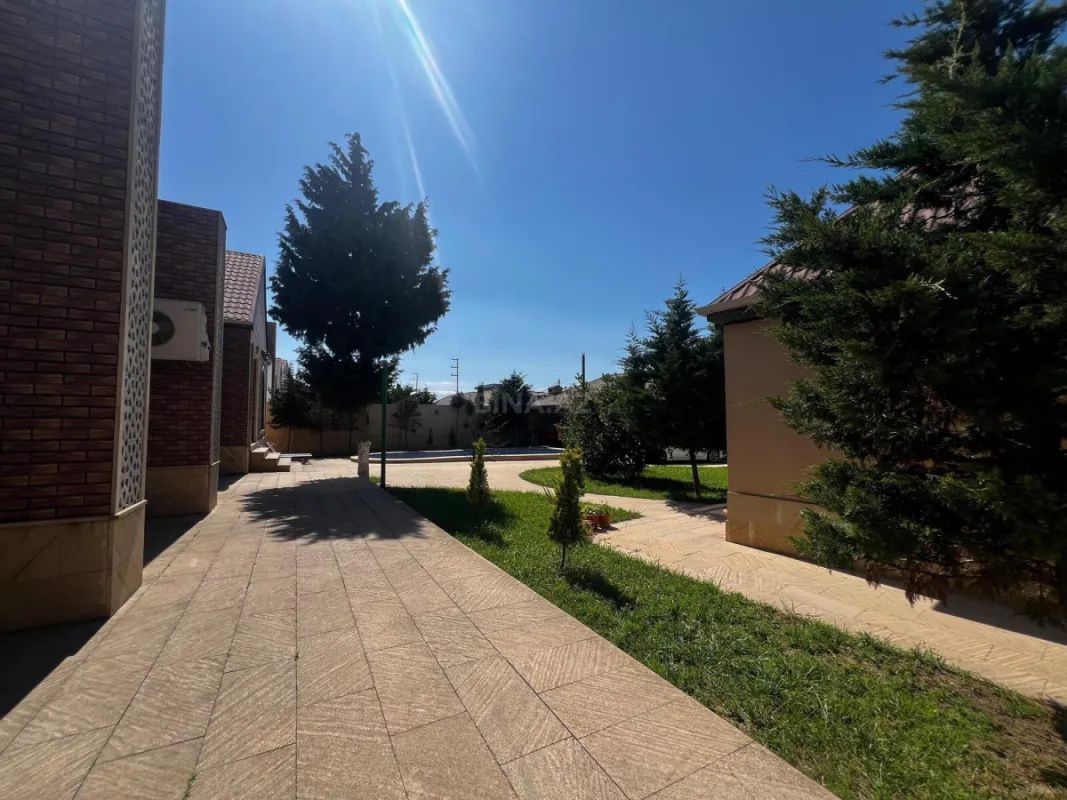 Satılır 5 otaqlı həyət evi 196 m²