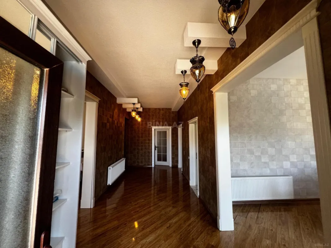 Satılır 5 otaqlı həyət evi 196 m²