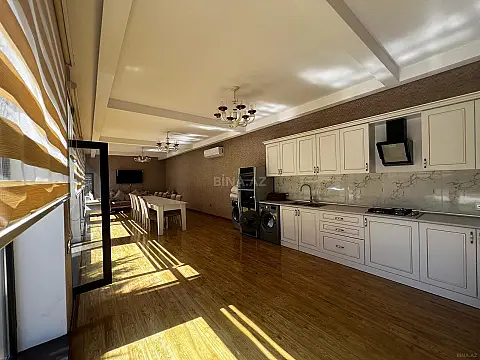 Satılır 5 otaqlı həyət evi 196 m²