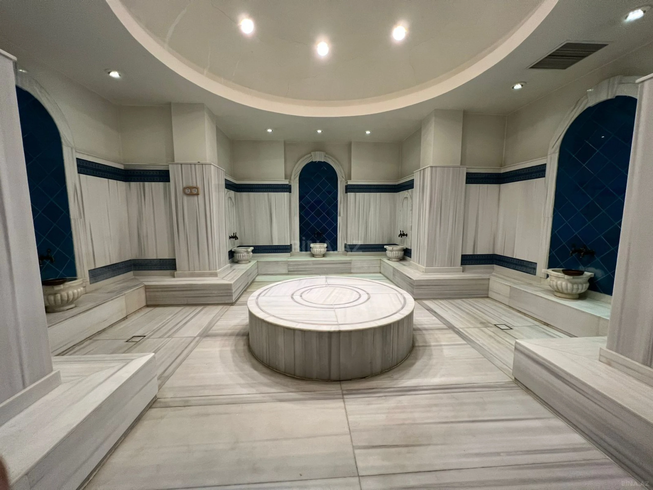 Satılır 5 otaqlı mənzil 285 m²