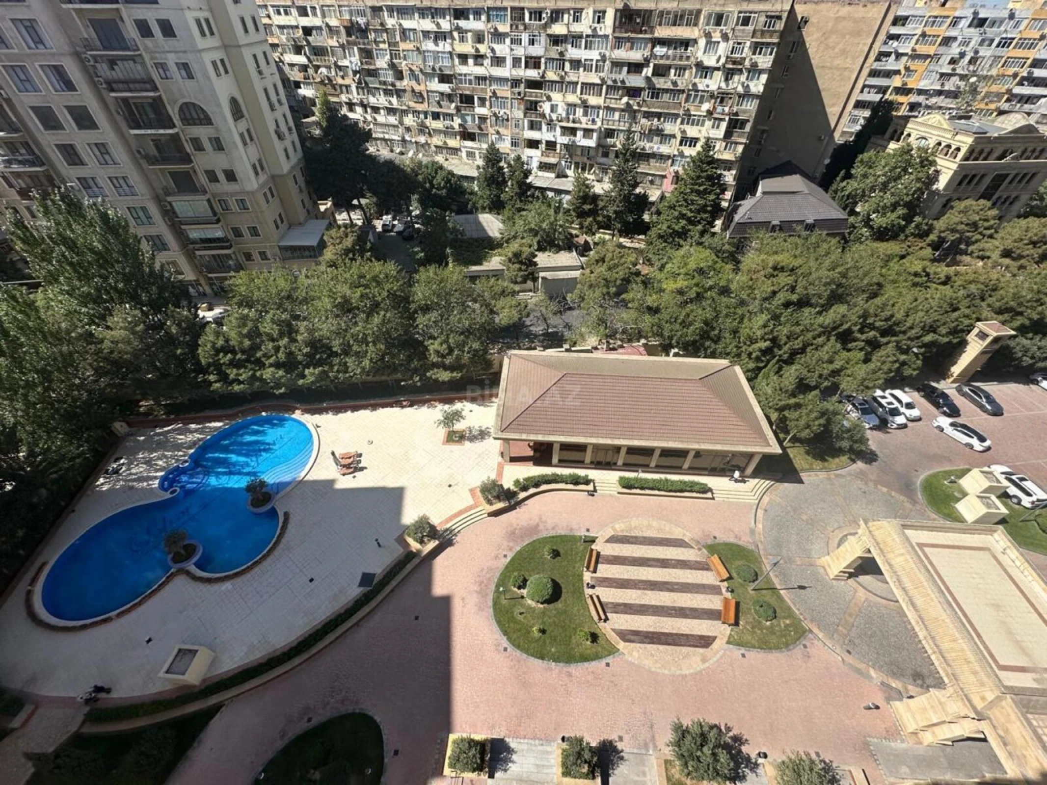 Satılır 5 otaqlı mənzil 285 m²