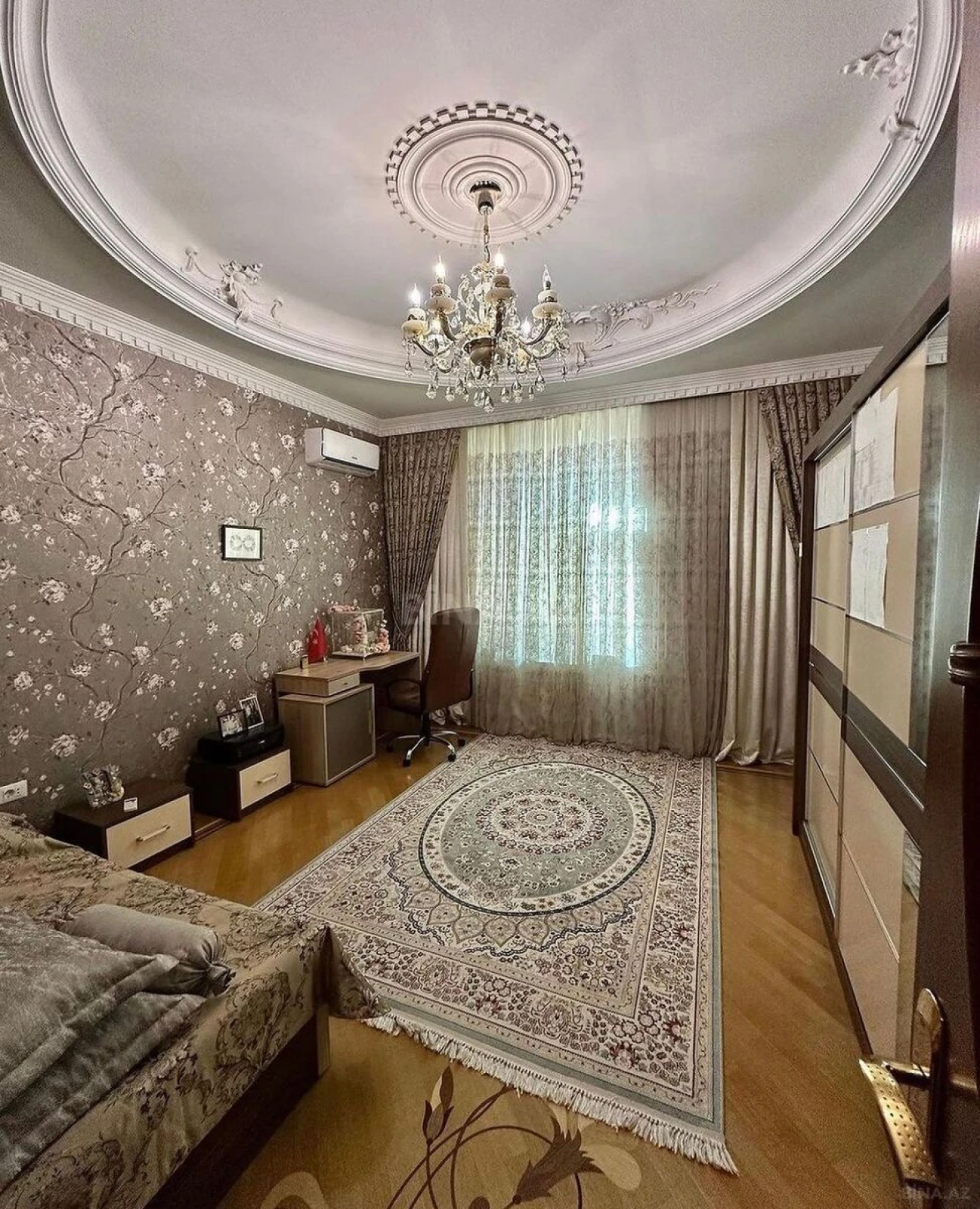 Satılır 5 otaqlı mənzil 285 m²