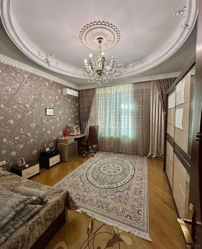Satılır 5 otaqlı mənzil 285 m²