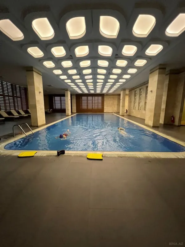 Satılır 5 otaqlı mənzil 285 m²