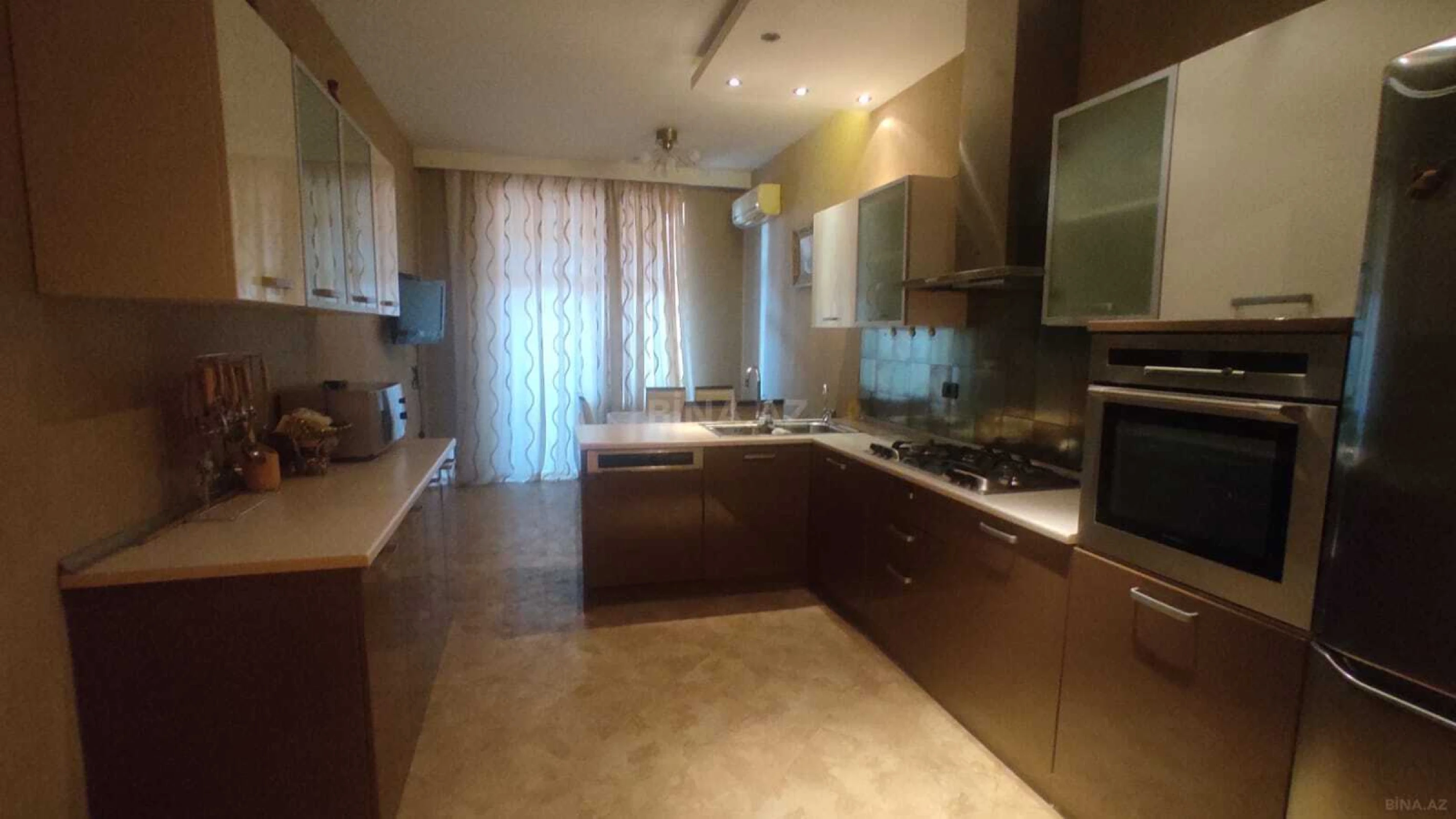Satılır 5 otaqlı mənzil 285 m²