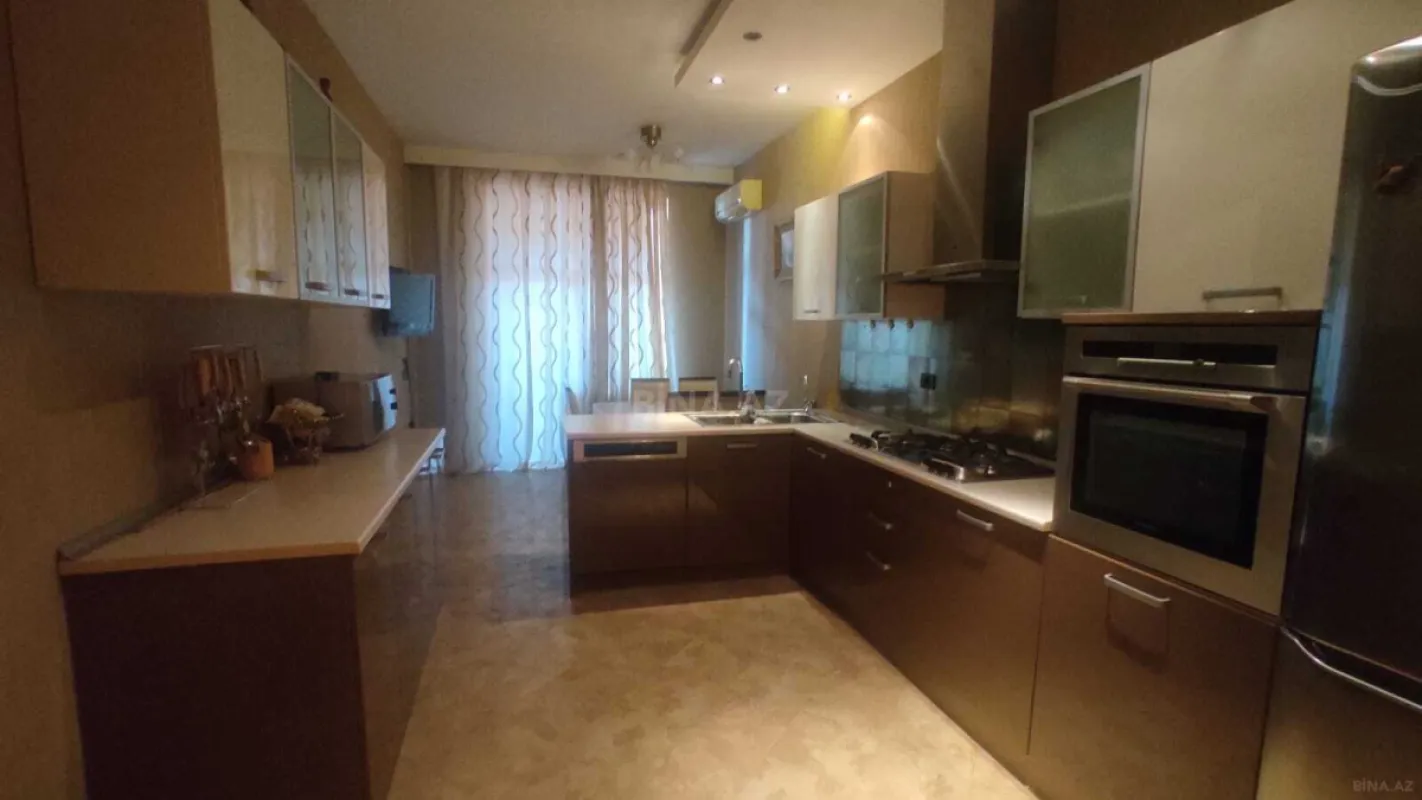 Satılır 5 otaqlı mənzil 285 m²