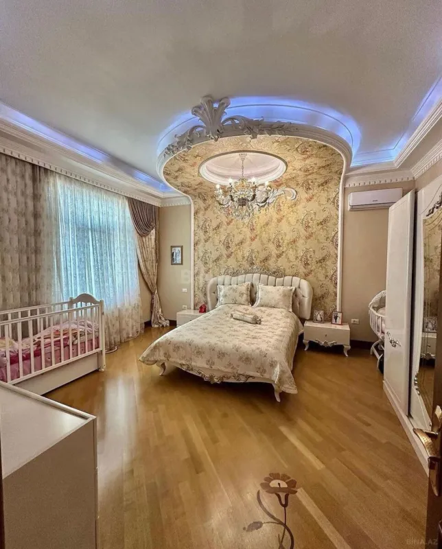 Satılır 5 otaqlı mənzil 285 m²