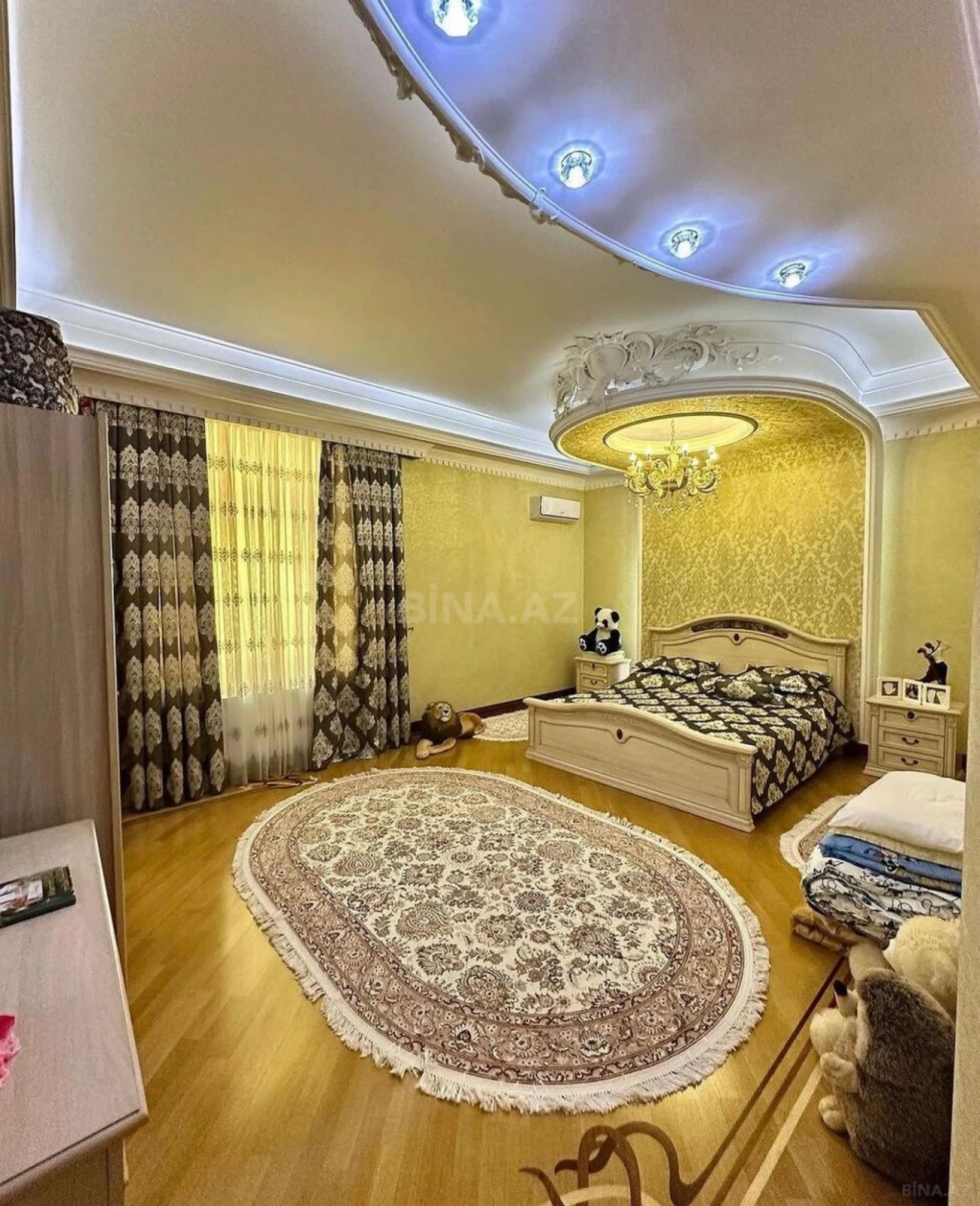 Satılır 5 otaqlı mənzil 285 m²