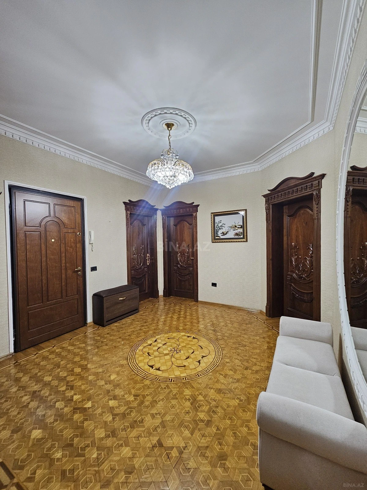 Kirayə verilir 4 otaqlı mənzil 185 m²