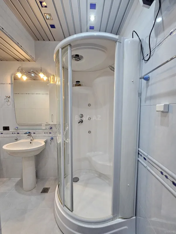 Kirayə verilir 4 otaqlı mənzil 185 m²