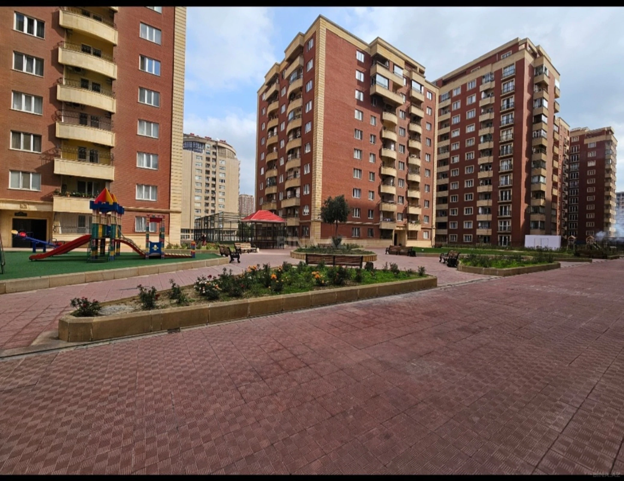 Kirayə verilir 4 otaqlı mənzil 185 m²