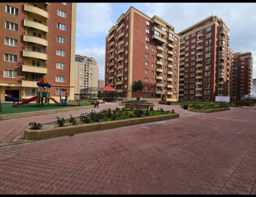 Kirayə verilir 4 otaqlı mənzil 185 m²
