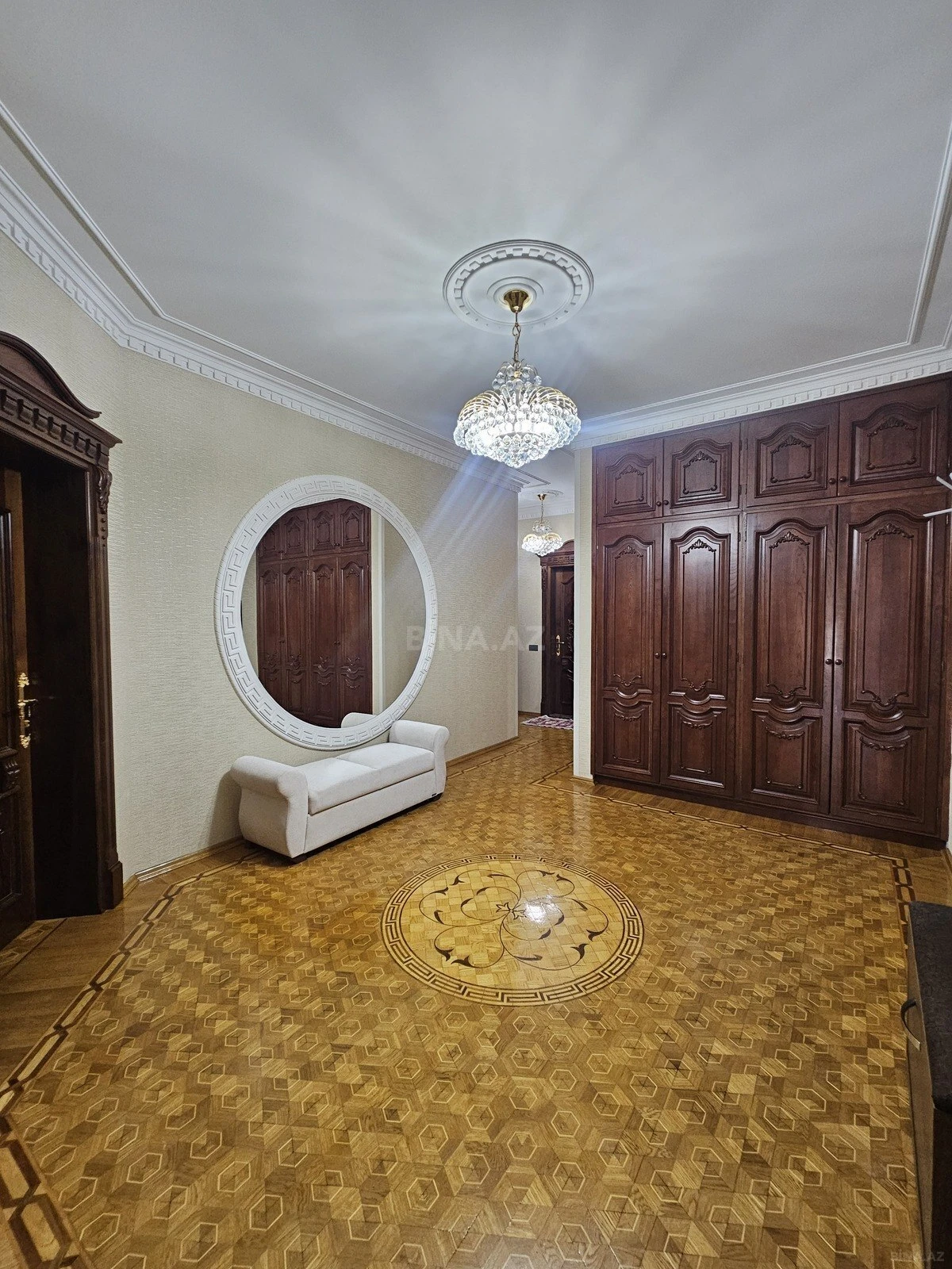 Kirayə verilir 4 otaqlı mənzil 185 m²