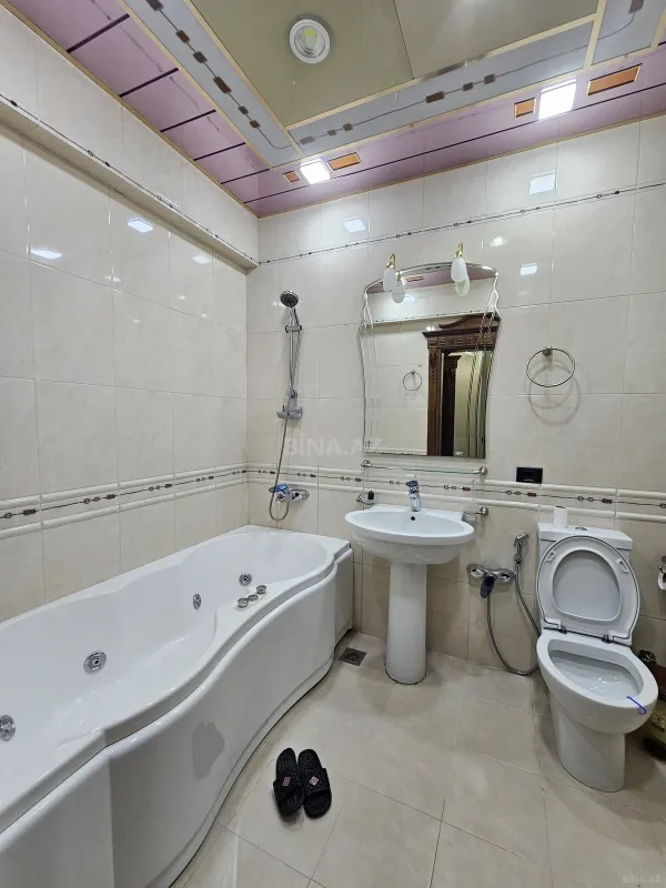Kirayə verilir 4 otaqlı mənzil 185 m²