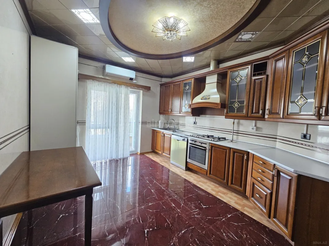 Kirayə verilir 4 otaqlı mənzil 185 m²