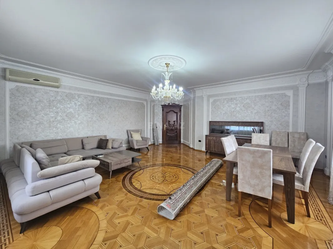 Kirayə verilir 4 otaqlı mənzil 185 m²