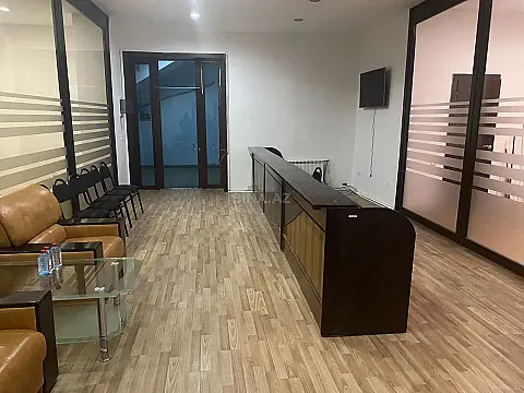 Satılır 20 otaqlı ofis 1470 m²