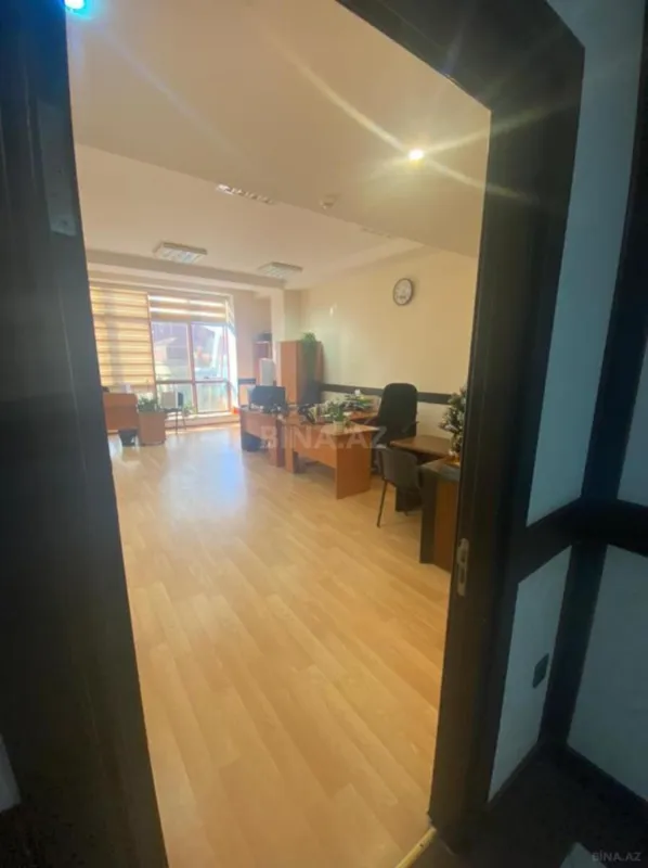 Satılır 20 otaqlı ofis 1470 m²