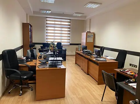 Satılır 20 otaqlı ofis 1470 m²