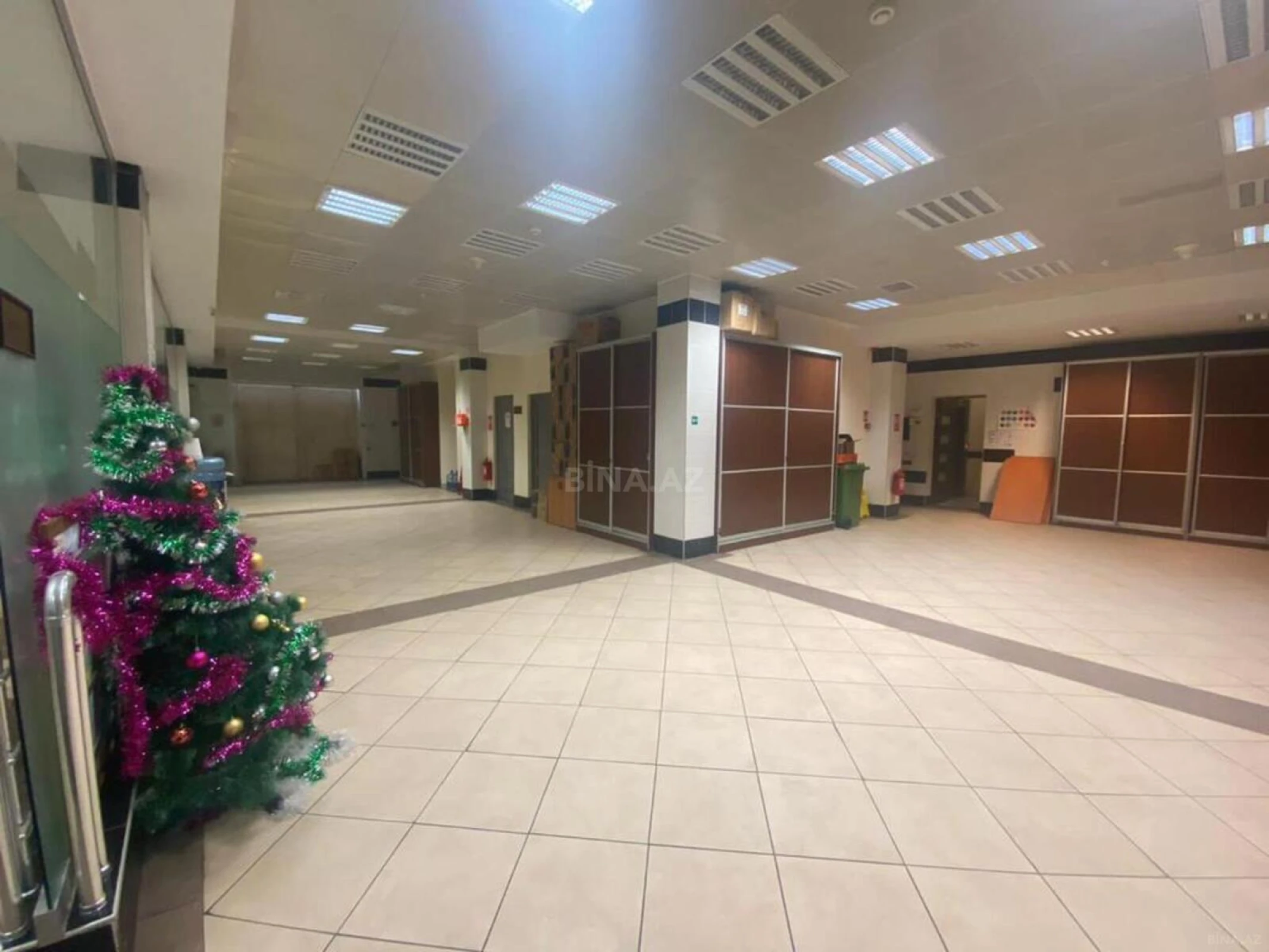 Satılır 20 otaqlı ofis 1470 m²