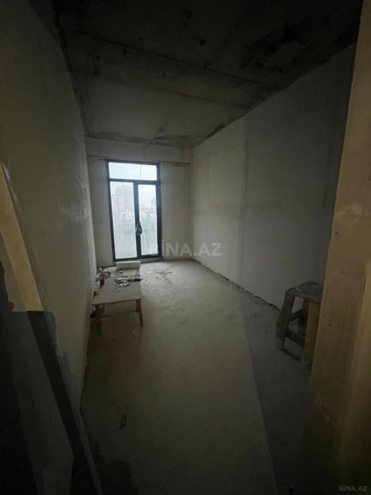 Satılır 4 otaqlı mənzil 165 m²