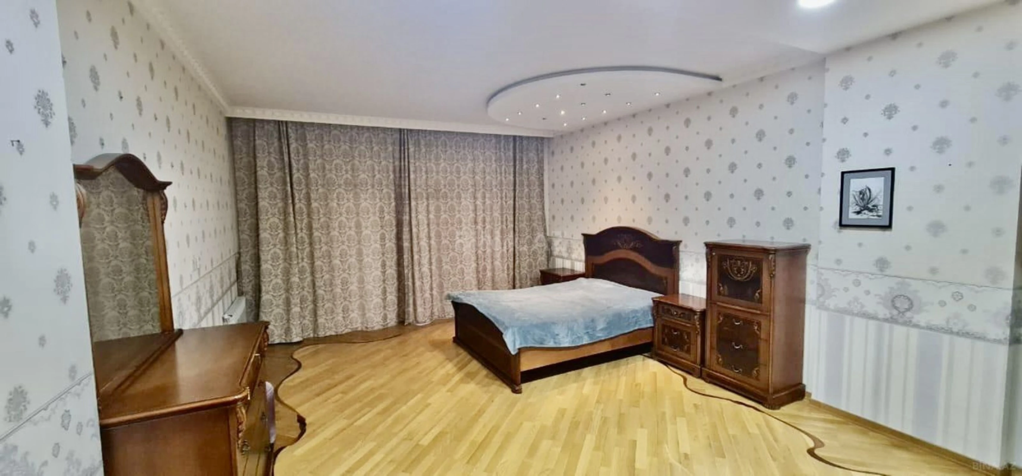 Kirayə verilir 3 otaqlı mənzil 160 m²
