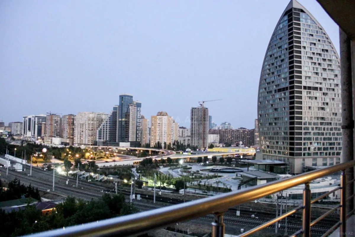 Kirayə verilir 3 otaqlı mənzil 160 m²