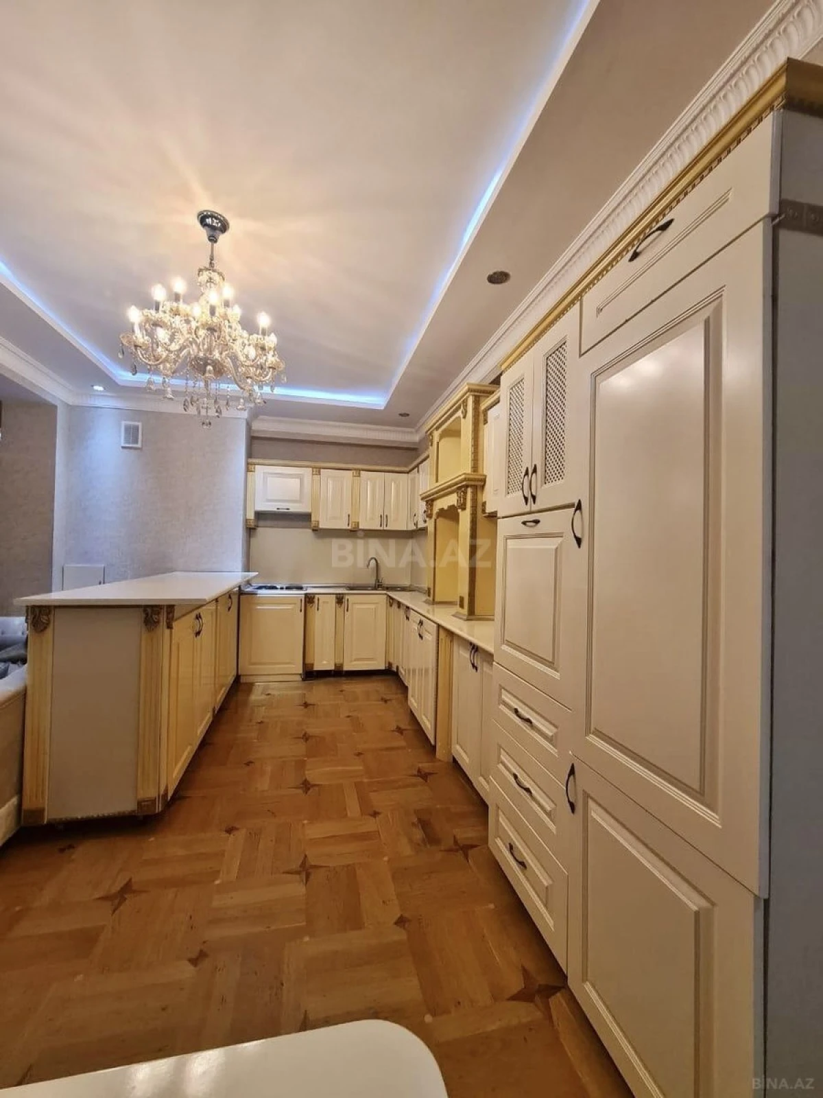 Kirayə verilir 3 otaqlı mənzil 160 m²
