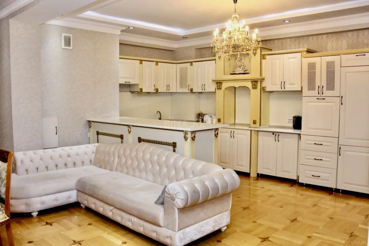Kirayə verilir 3 otaqlı mənzil 160 m²