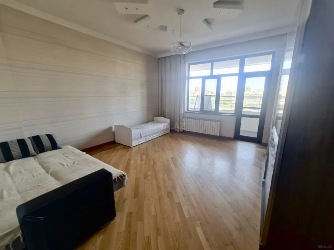 Kirayə verilir 3 otaqlı mənzil 160 m²