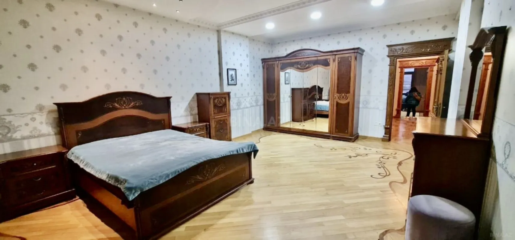 Kirayə verilir 3 otaqlı mənzil 160 m²