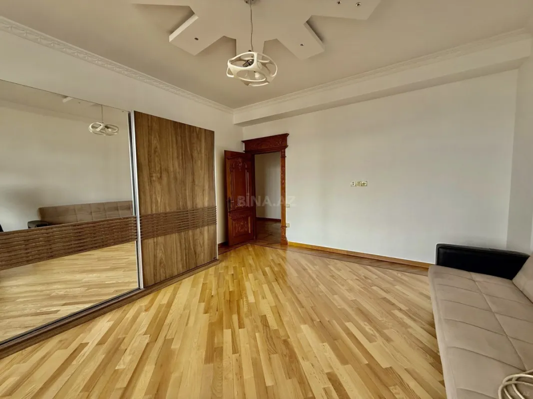 Kirayə verilir 3 otaqlı mənzil 160 m²