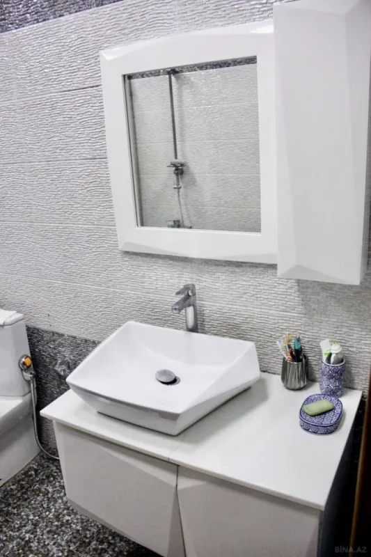 Kirayə verilir 3 otaqlı mənzil 160 m²