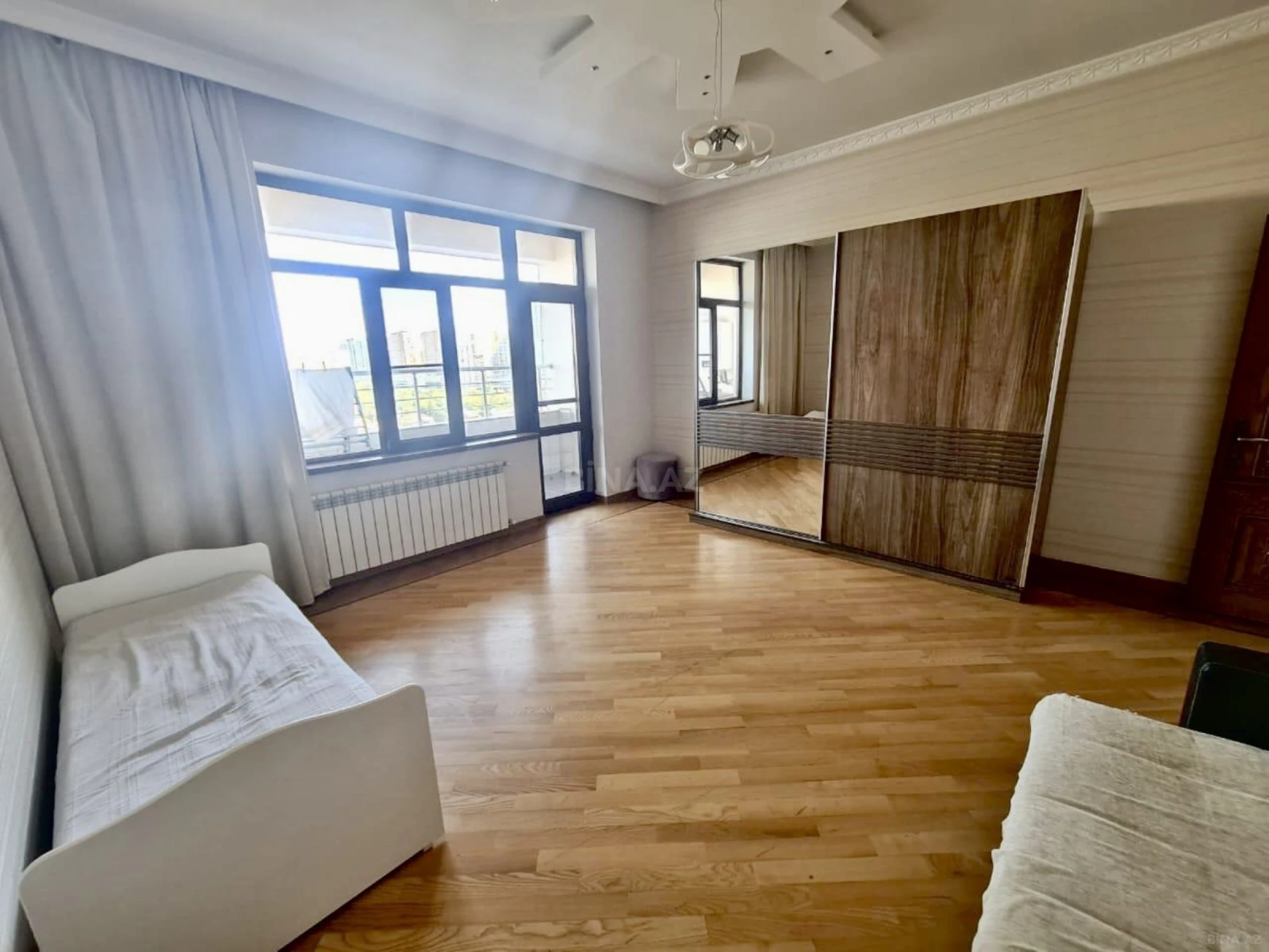 Kirayə verilir 3 otaqlı mənzil 160 m²