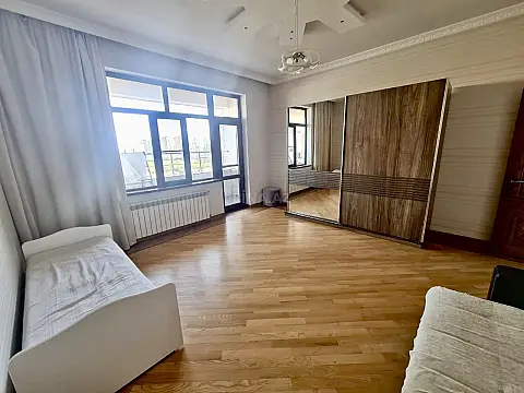 Kirayə verilir 3 otaqlı mənzil 160 m²
