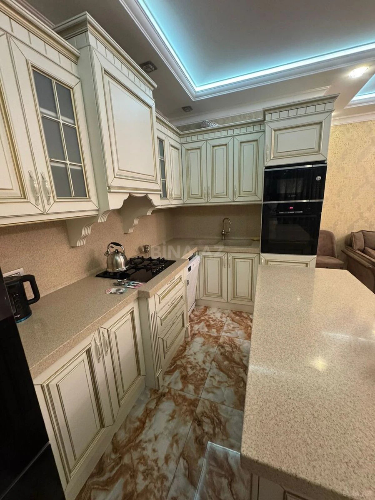 Kirayə verilir 3 otaqlı mənzil 150 m²