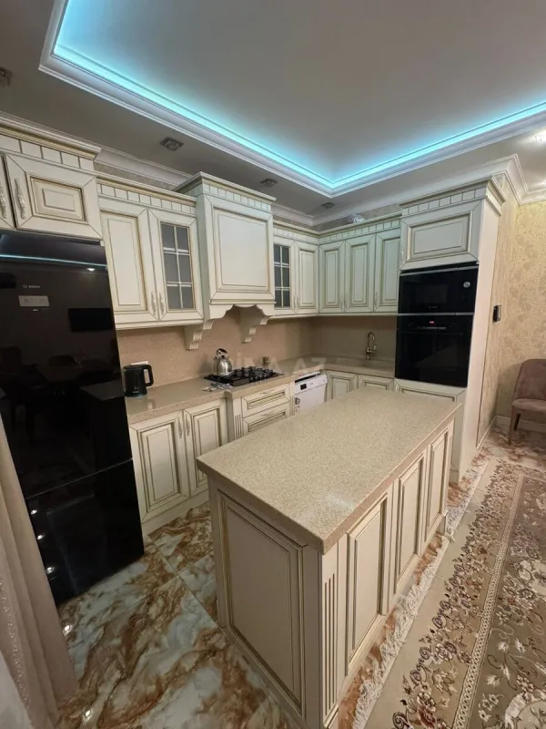 Kirayə verilir 3 otaqlı mənzil 150 m²