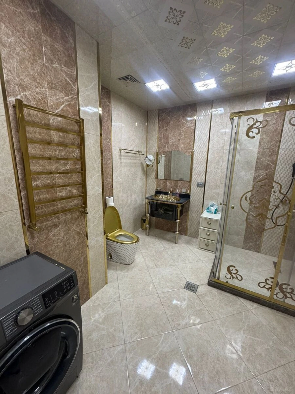 Kirayə verilir 3 otaqlı mənzil 150 m²