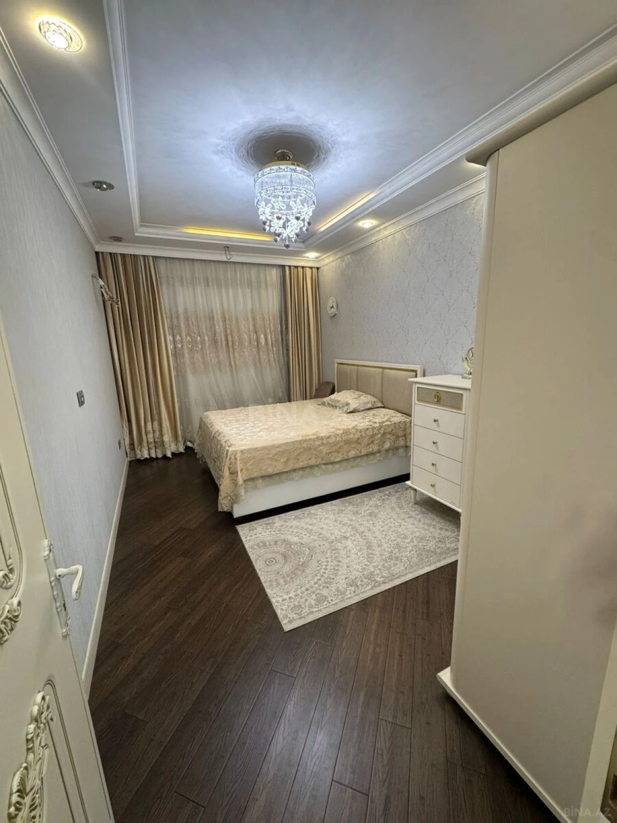 Kirayə verilir 3 otaqlı mənzil 150 m²