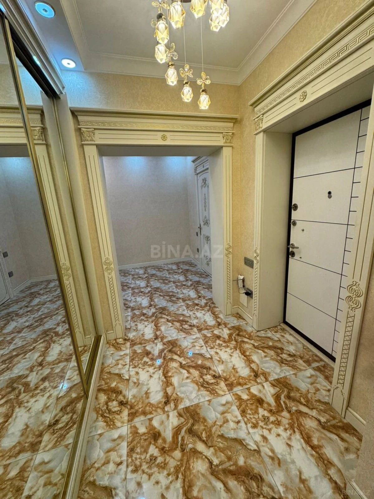 Kirayə verilir 3 otaqlı mənzil 150 m²