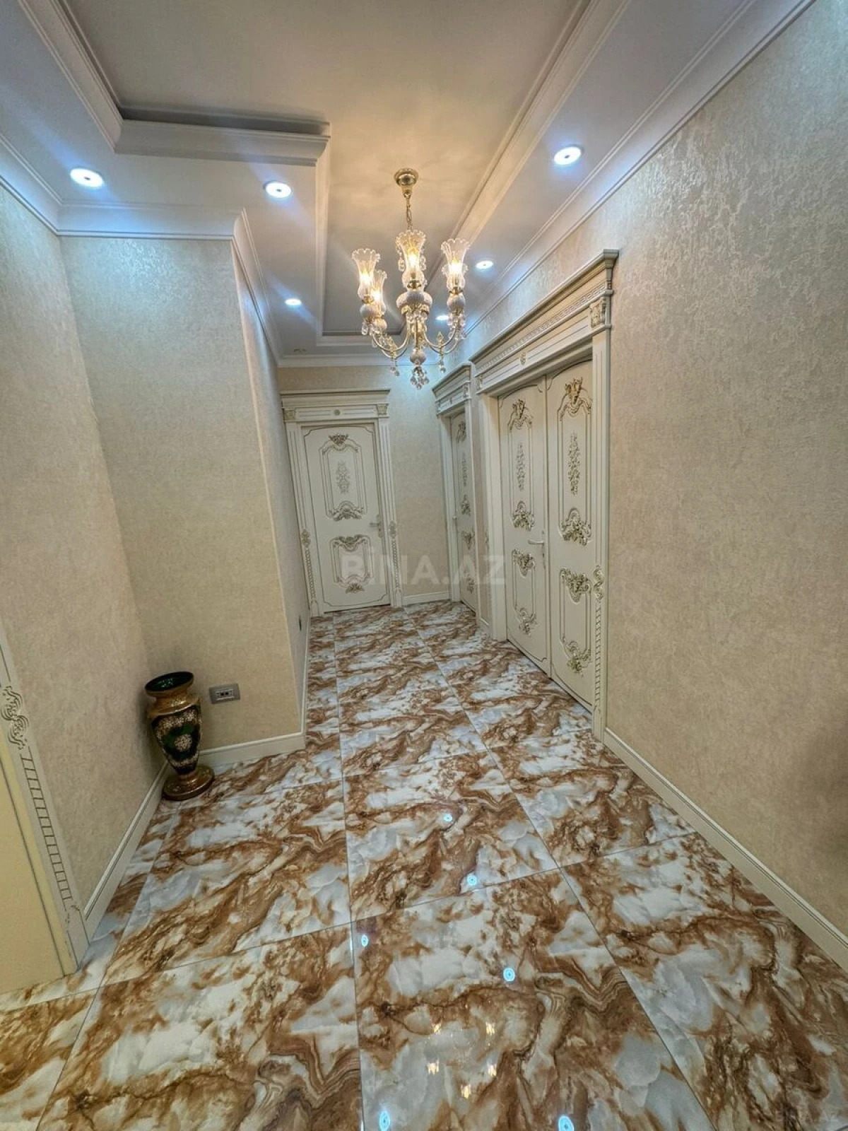 Kirayə verilir 3 otaqlı mənzil 150 m²