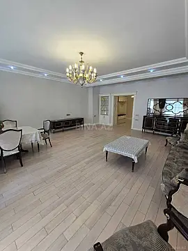 Satılır 4 otaqlı mənzil 220 m²