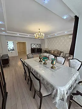 Satılır 4 otaqlı mənzil 220 m²