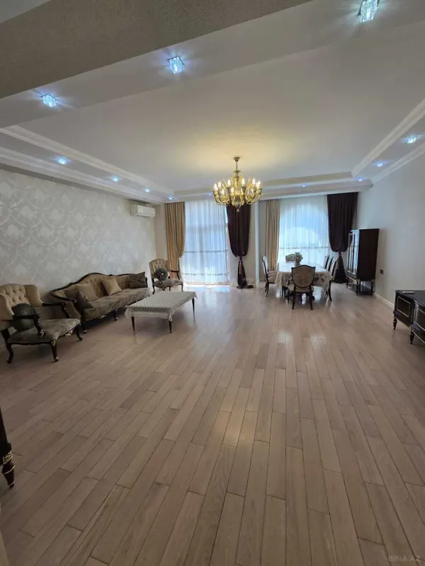 Satılır 4 otaqlı mənzil 220 m²
