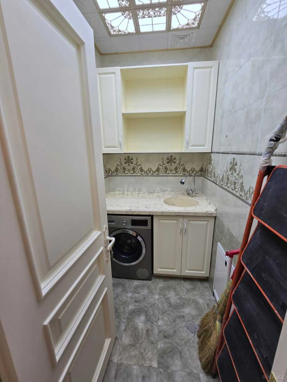 Satılır 4 otaqlı mənzil 220 m²