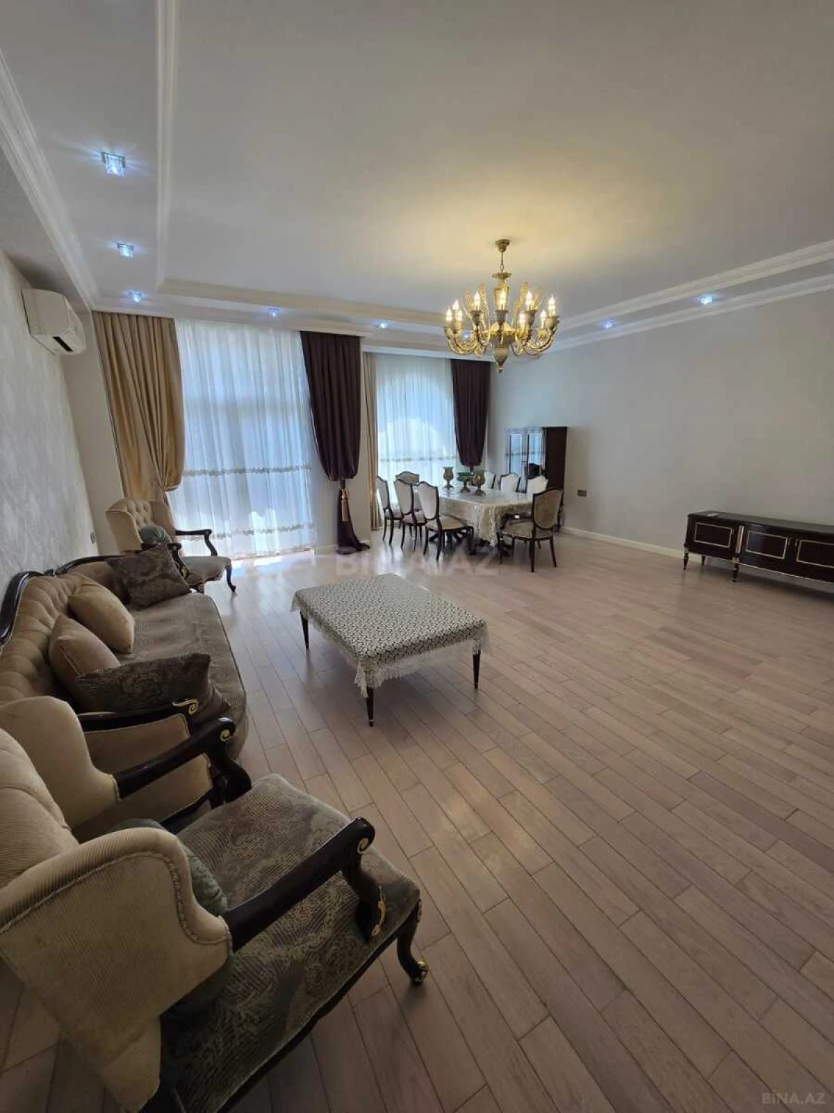 Satılır 4 otaqlı mənzil 220 m²