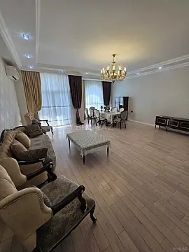Satılır 4 otaqlı mənzil 220 m²