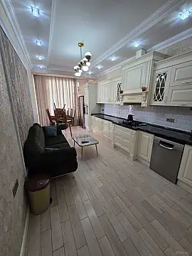 Satılır 4 otaqlı mənzil 220 m²