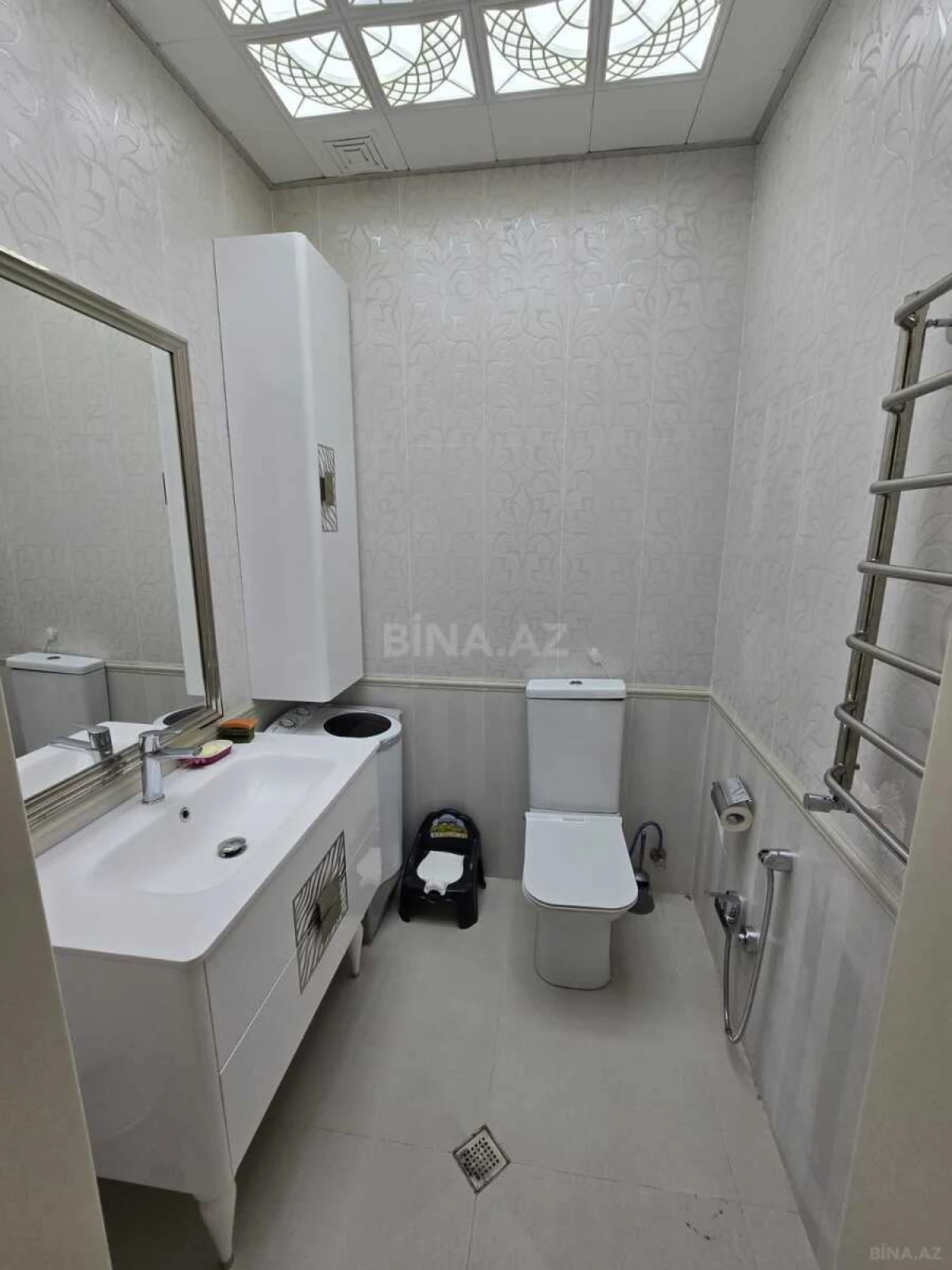 Satılır 4 otaqlı mənzil 220 m²