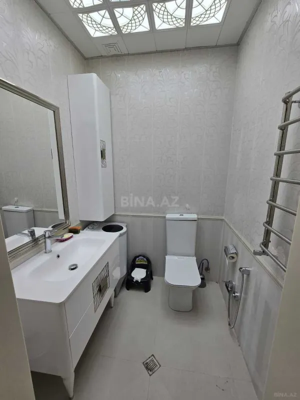 Satılır 4 otaqlı mənzil 220 m²